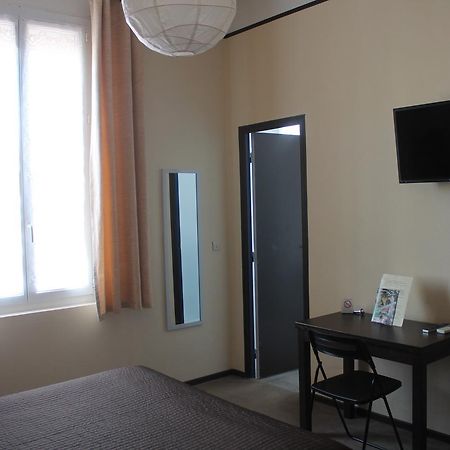 Hotel Les Acanthes Remoulins Ngoại thất bức ảnh