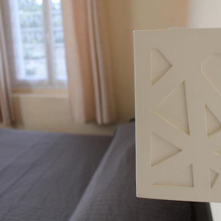 Hotel Les Acanthes Remoulins Ngoại thất bức ảnh
