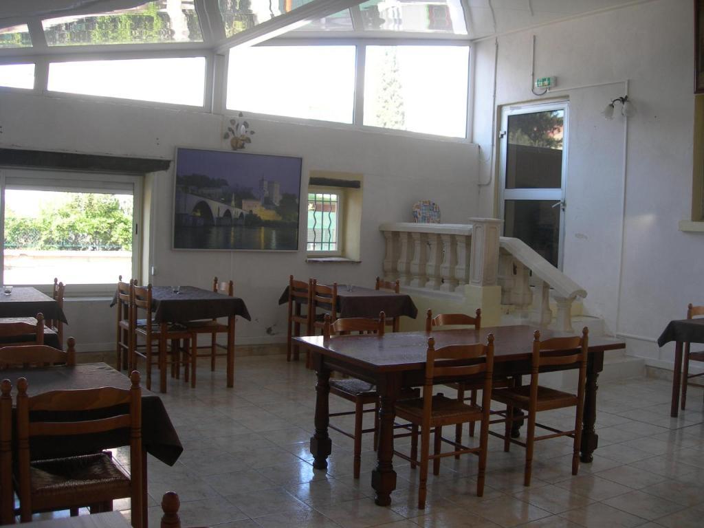 Hotel Les Acanthes Remoulins Ngoại thất bức ảnh