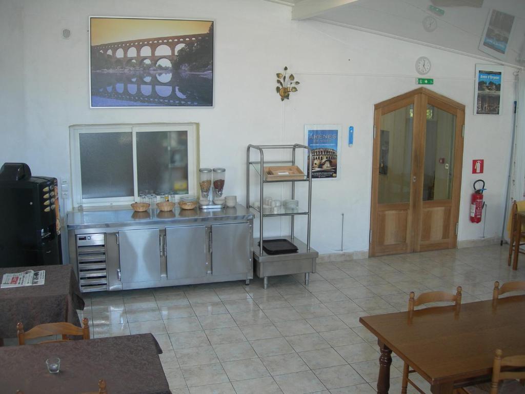 Hotel Les Acanthes Remoulins Ngoại thất bức ảnh
