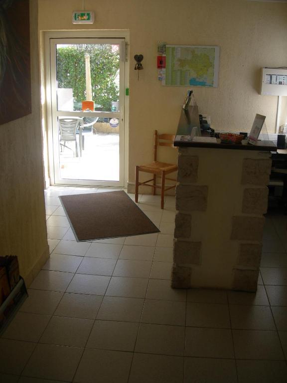 Hotel Les Acanthes Remoulins Ngoại thất bức ảnh