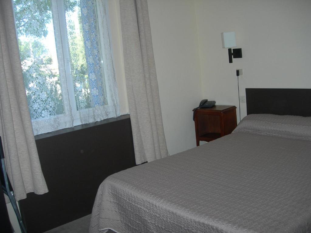 Hotel Les Acanthes Remoulins Phòng bức ảnh