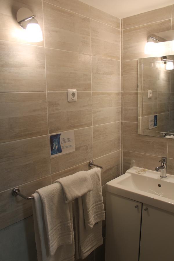 Hotel Les Acanthes Remoulins Ngoại thất bức ảnh
