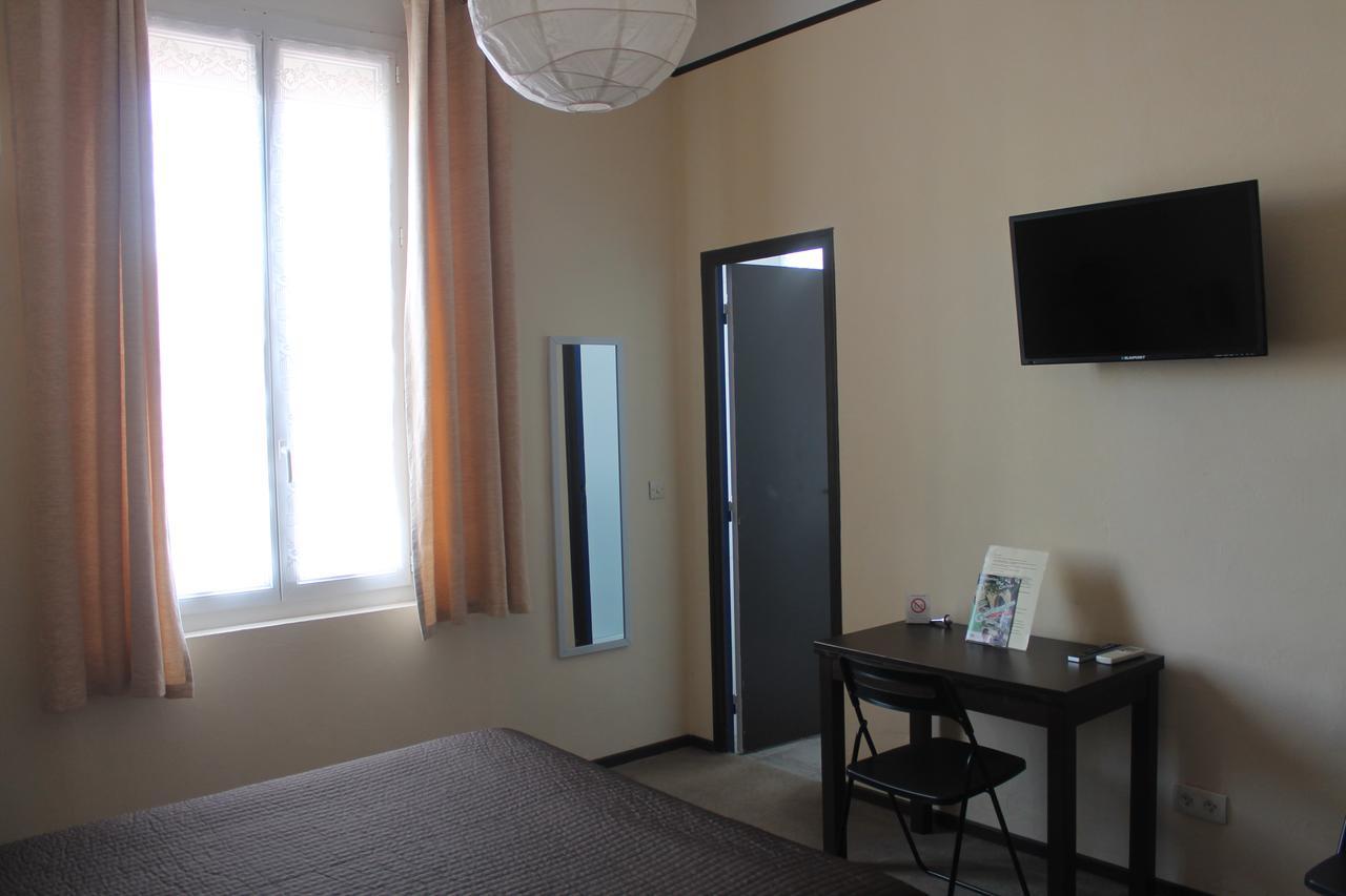Hotel Les Acanthes Remoulins Ngoại thất bức ảnh