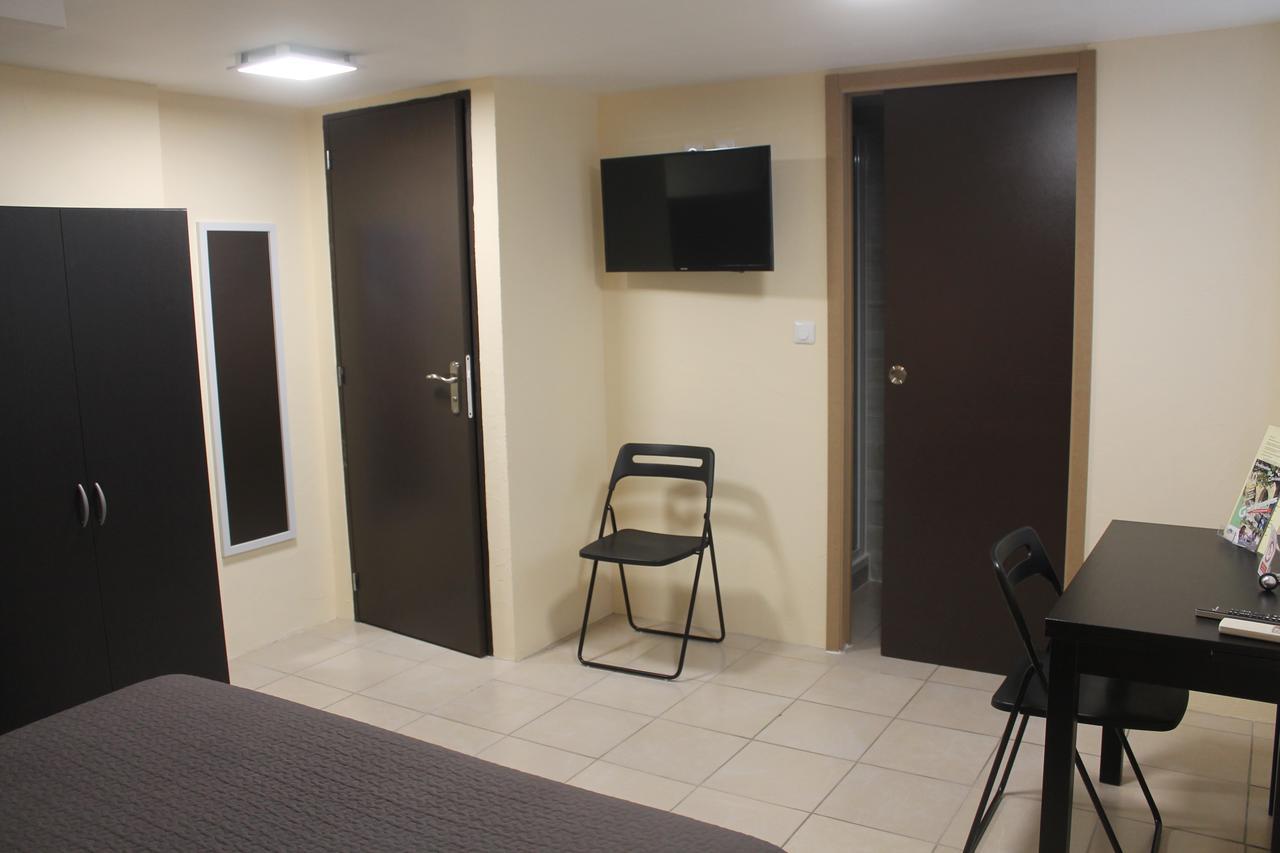 Hotel Les Acanthes Remoulins Ngoại thất bức ảnh