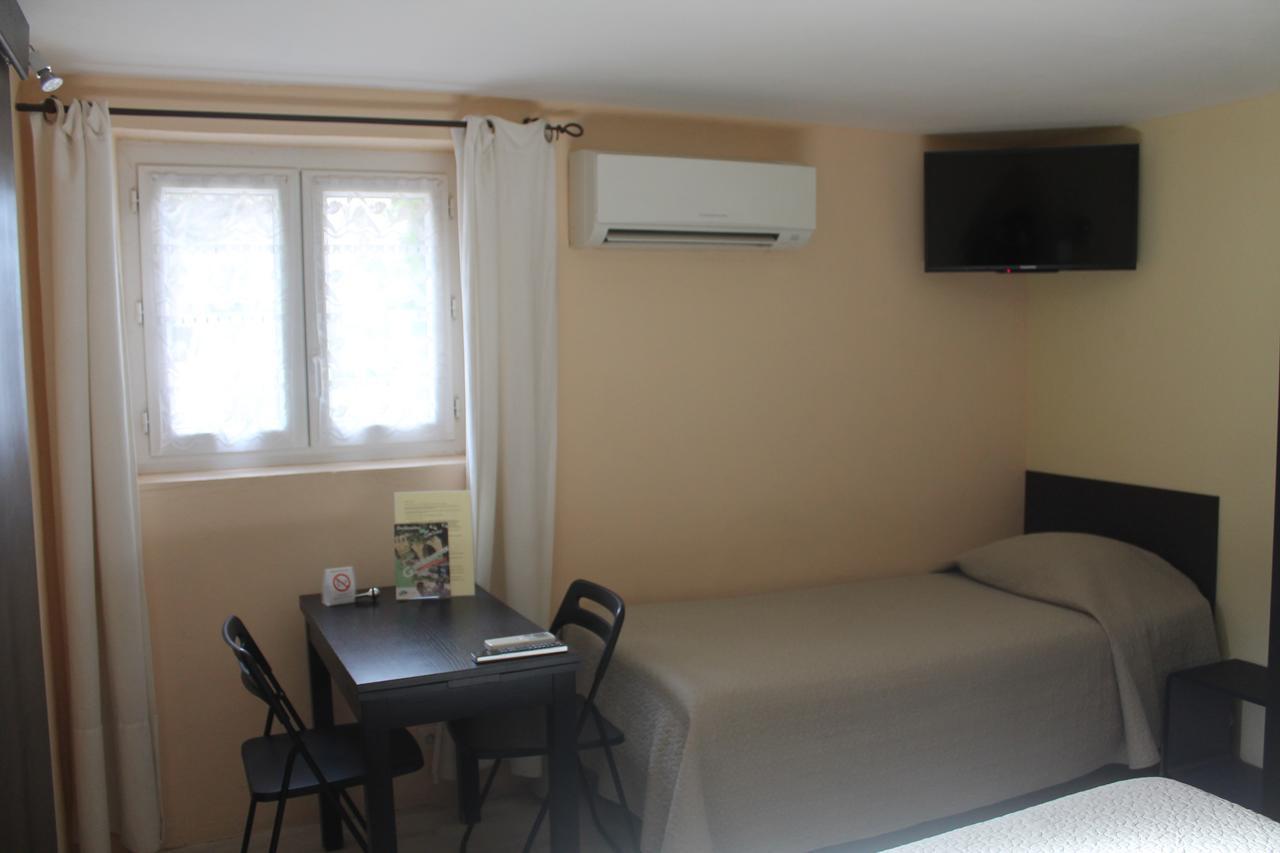 Hotel Les Acanthes Remoulins Ngoại thất bức ảnh
