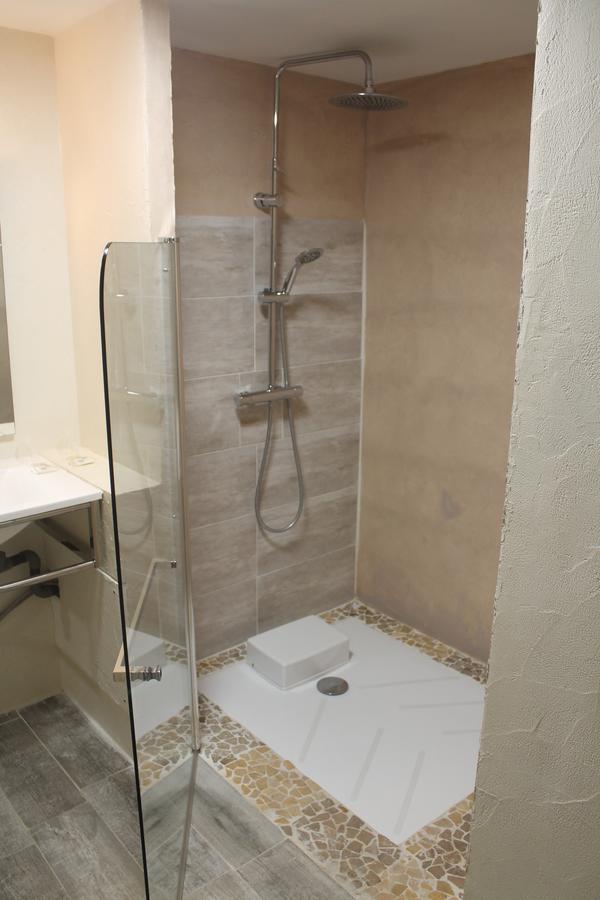 Hotel Les Acanthes Remoulins Ngoại thất bức ảnh