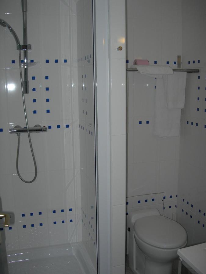 Hotel Les Acanthes Remoulins Phòng bức ảnh